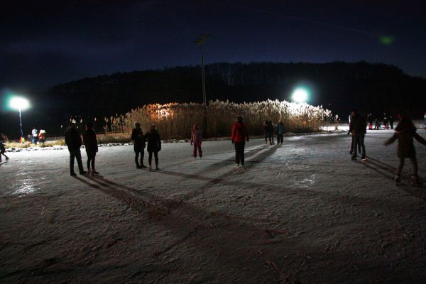 eislaufnacht-0196e1b623-fdbe-84b7-b8ae-2fa8927311ecC48EE627-A5B1-191D-59A4-EFD6FFCF9C20.jpg